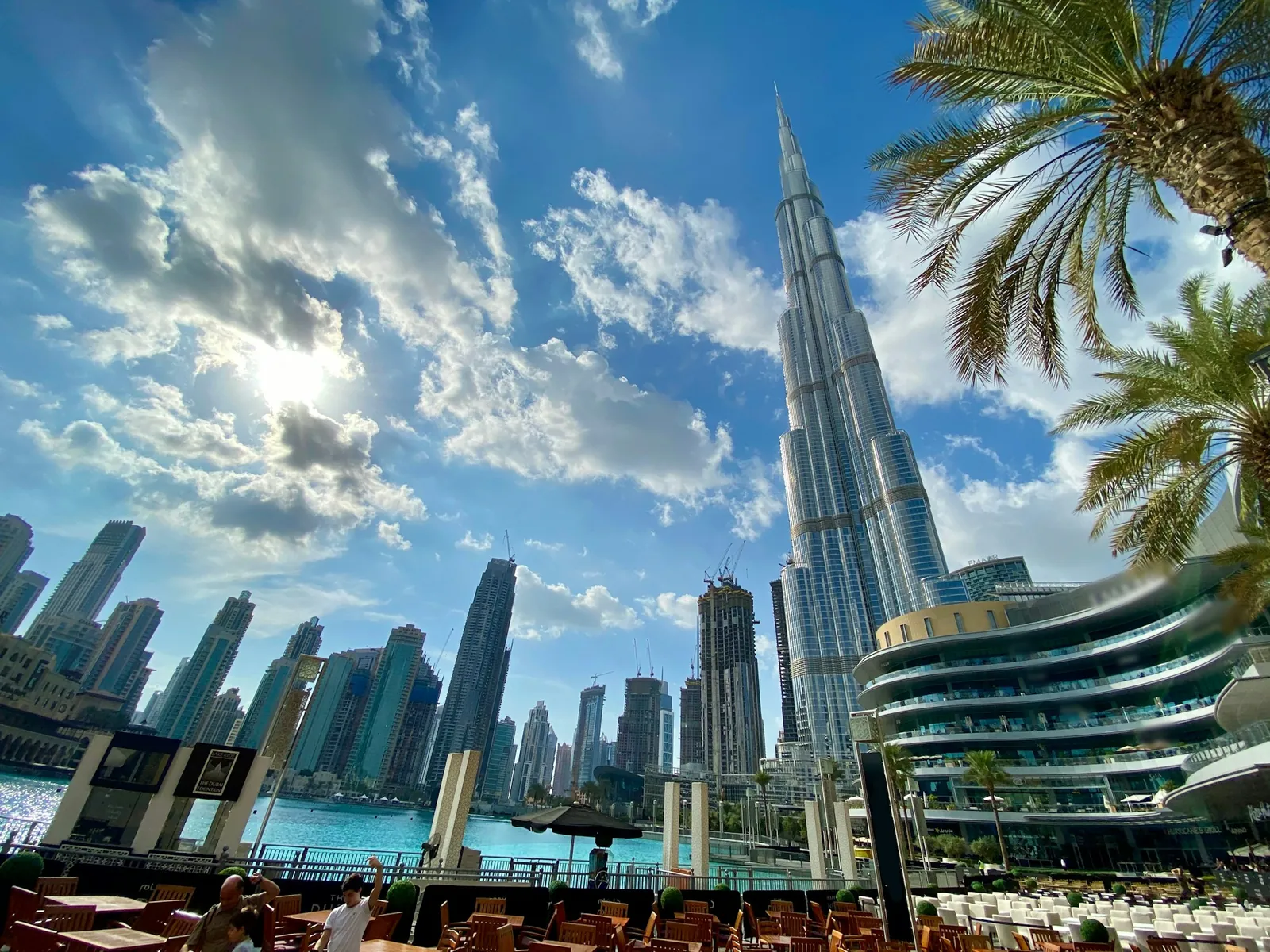 Güneşli bir günde Burj Khalifa